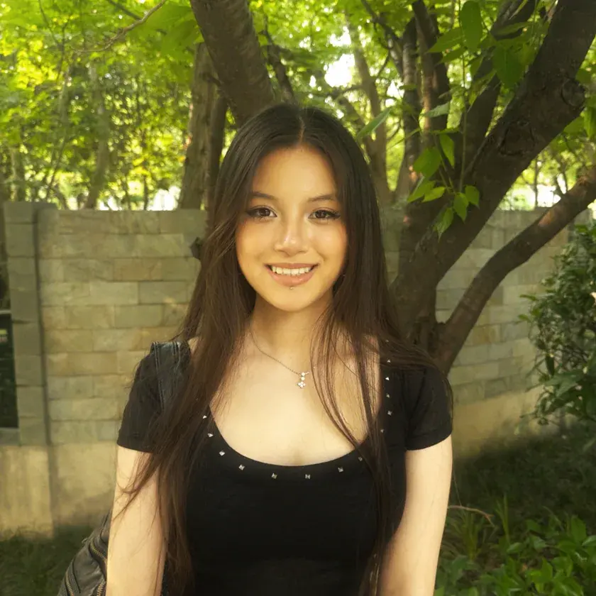 Lucy Zhang headshot