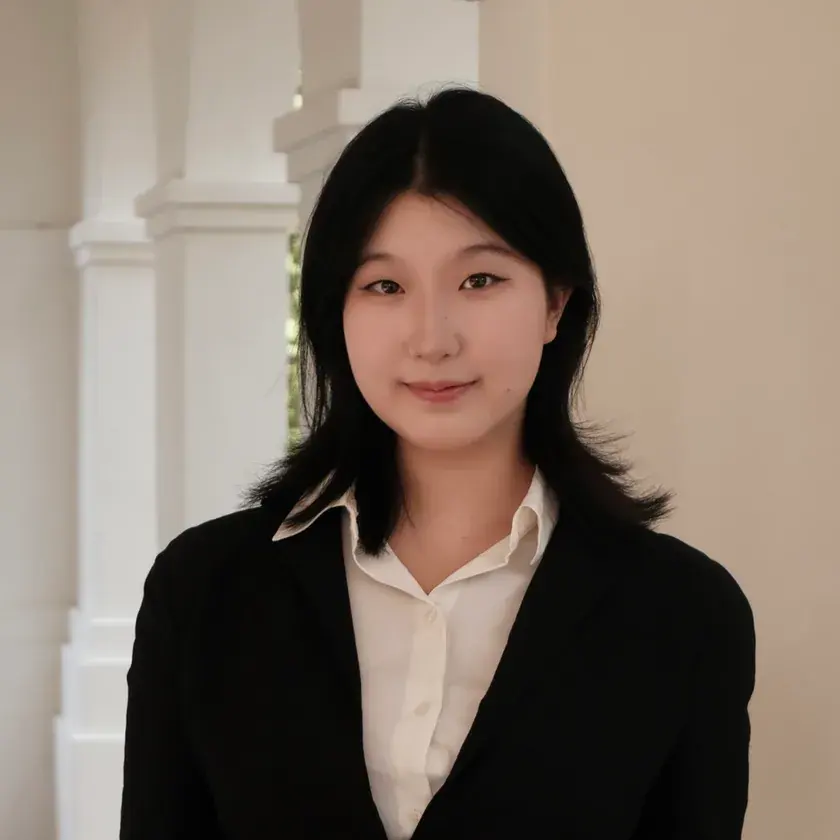 Vina Zhang headshot